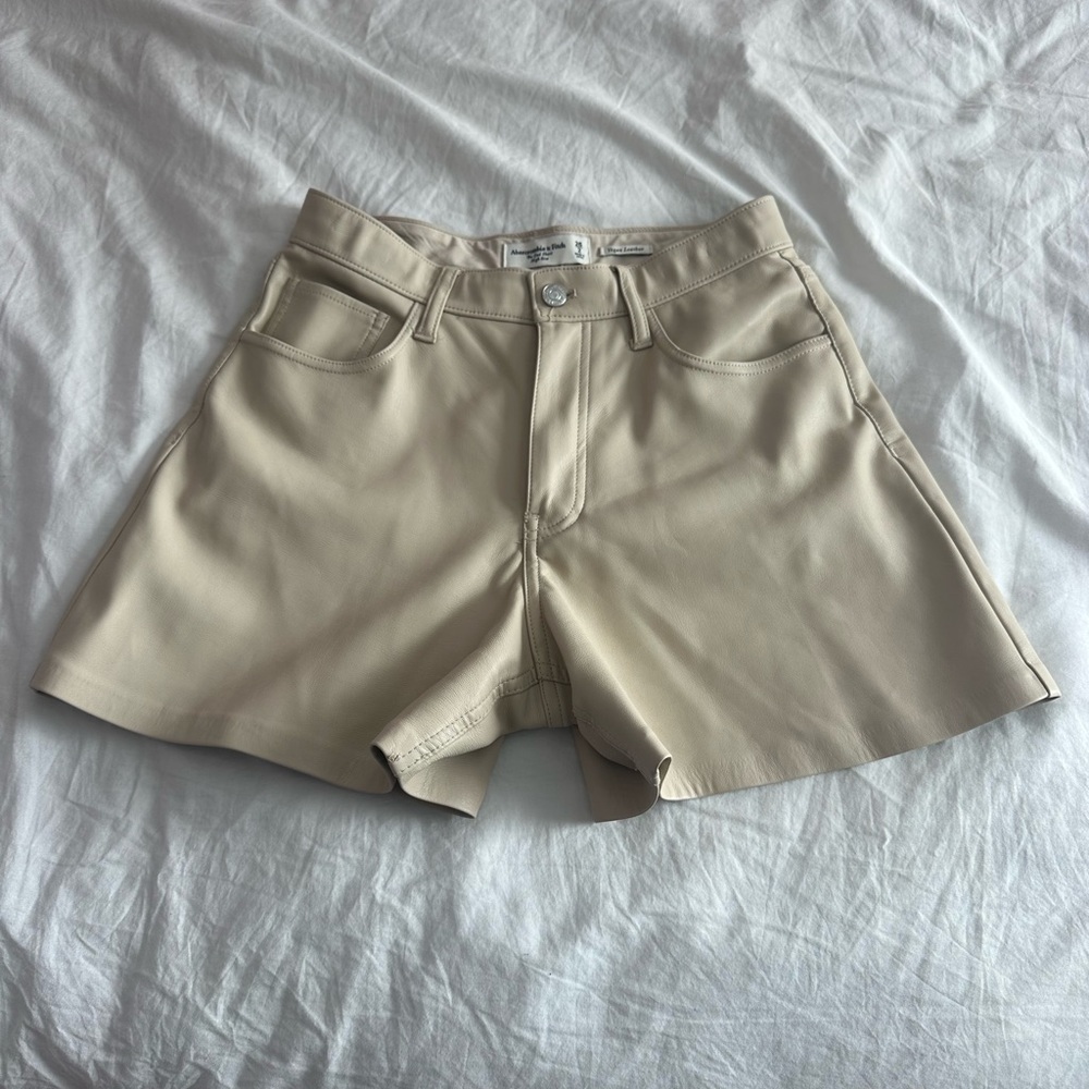 Beige Vegan Leather Abercrombie ‘The Dad Short High Rise’